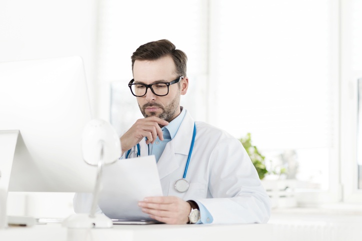 Como fazer atestados para pacientes de forma simples e rápida?